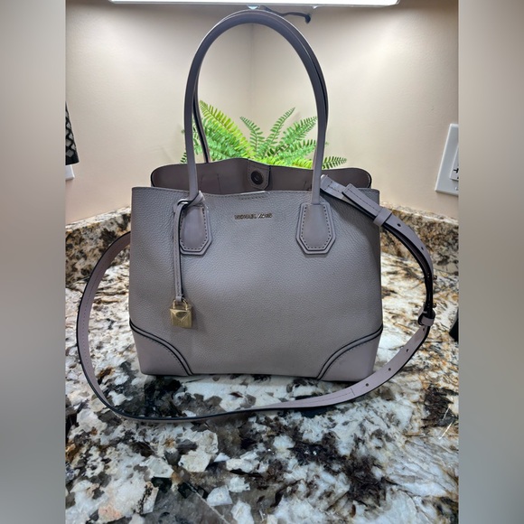 Michael Kors Light pink Tote with Gold Accents - Picture 11 of 12